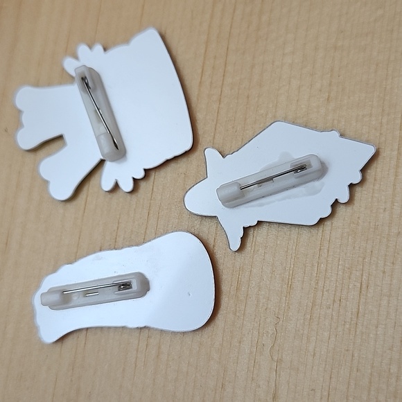 Rick and Morty collectible shaped pins/buttons - Picture 2 of 5